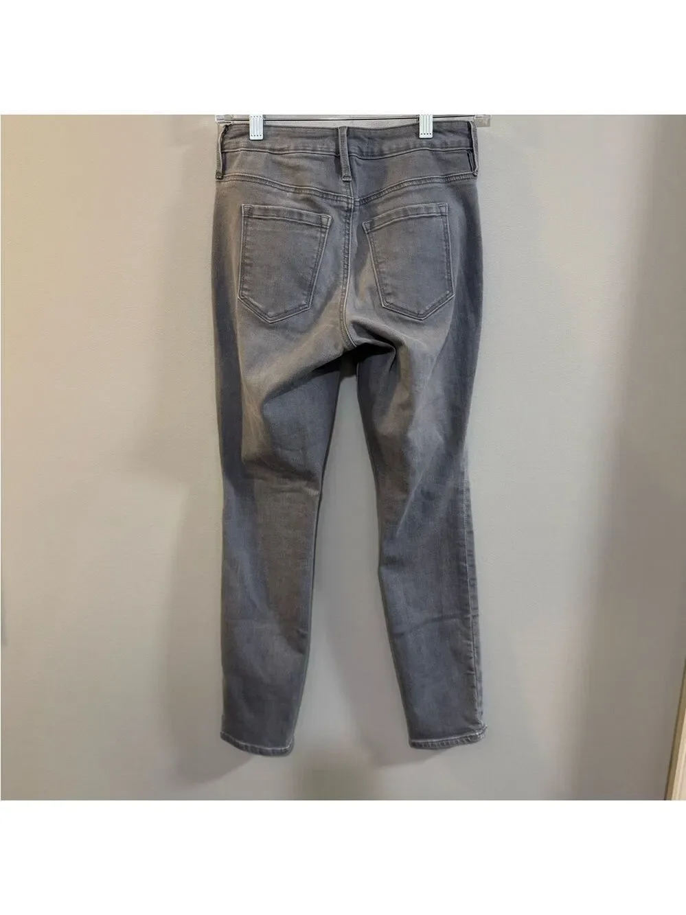 Athleta Gray Skinny Jeans with Tapered Leg. Size 2 petite